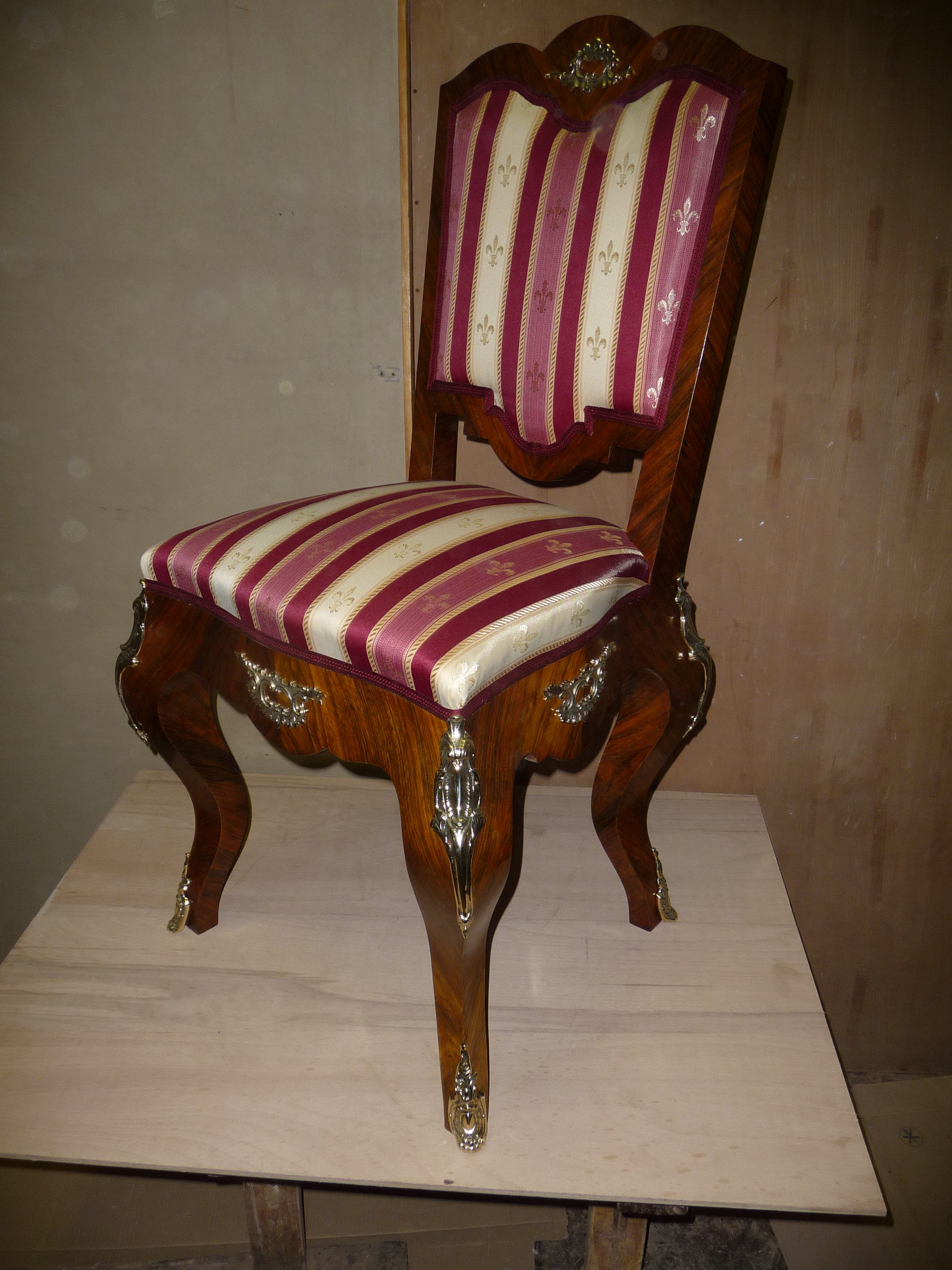 Repliky židlí ve stylu Ludvíka 15.